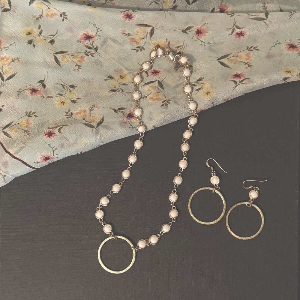 Ali & Bird White Chain Chain on Gold Necklace and Earrings